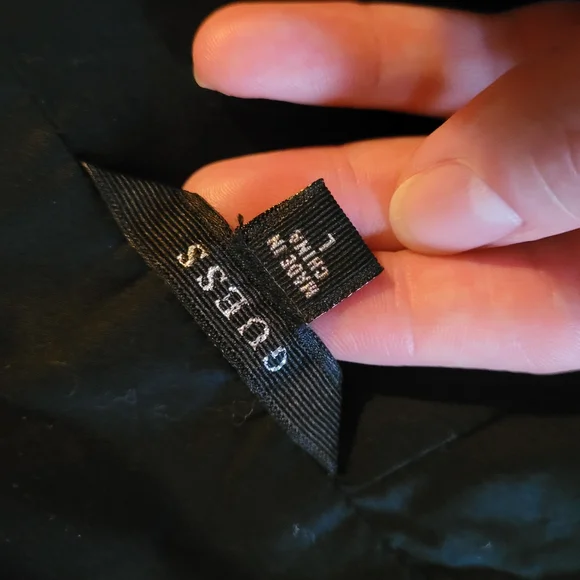 ⭐️Guess Halter Top⭐️ - Picture 4 of 4